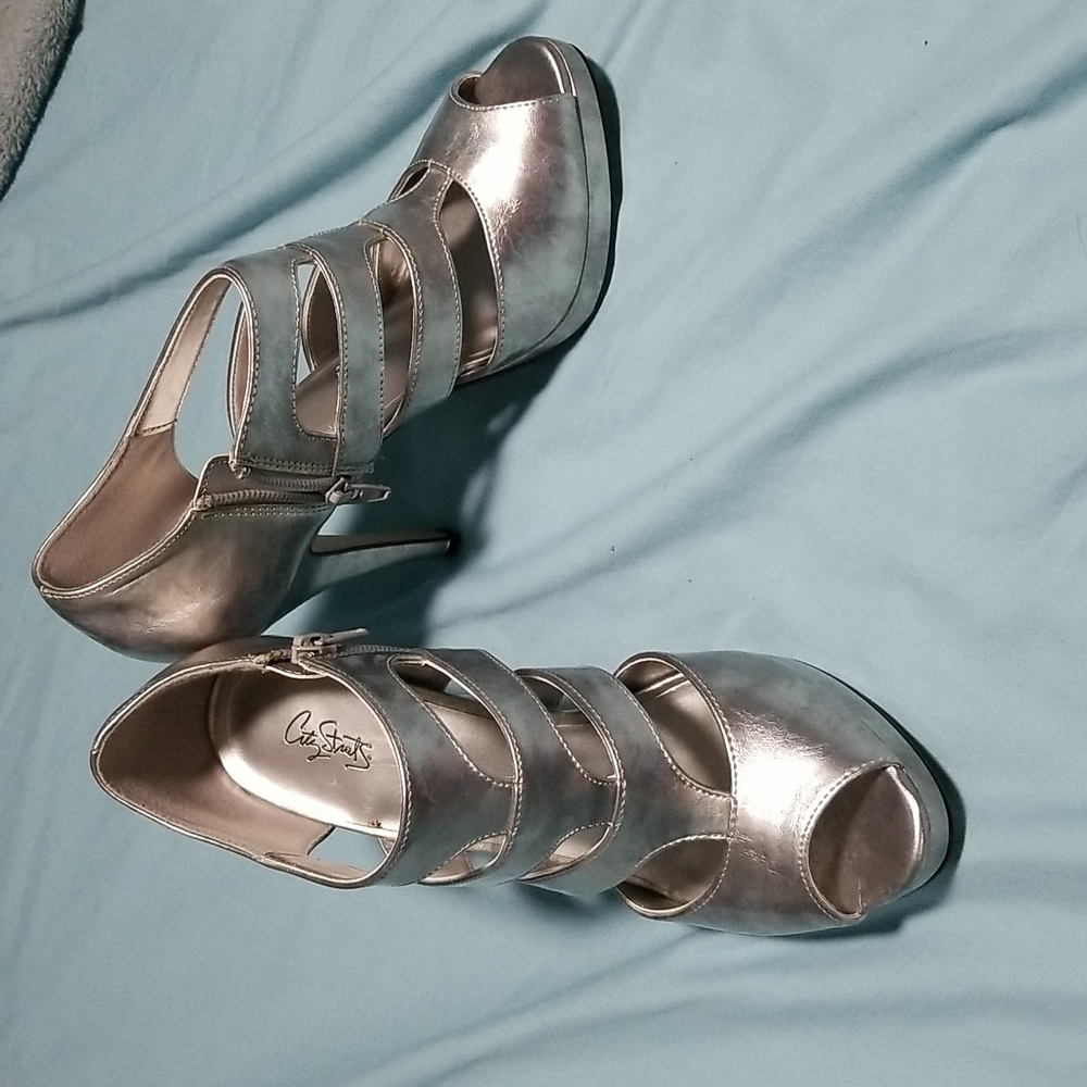 !!!FINAL SALE!!! Going To GW on Saturday  Women's 4" heels with 1/2" platform